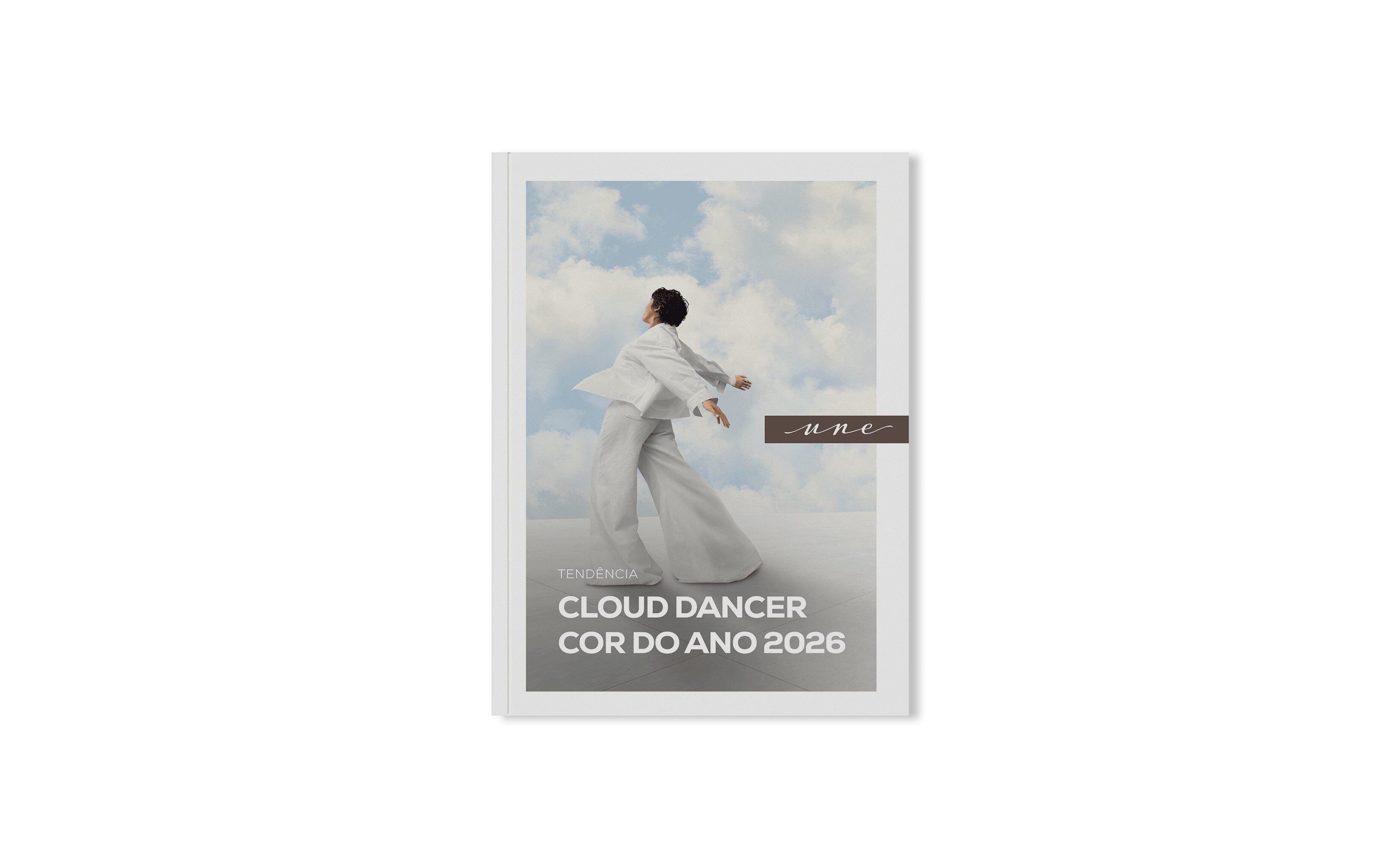 Figura vestida de branco dançando entre nuvens — Cloud Dancer, cor do ano 2026